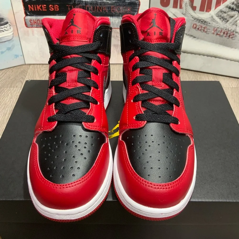Nike Air Jordan 1 Mid GS 'Reverse Bred' Gym Red/Black 554725-660 Size 6.5Y/8W - Picture 11 of 11